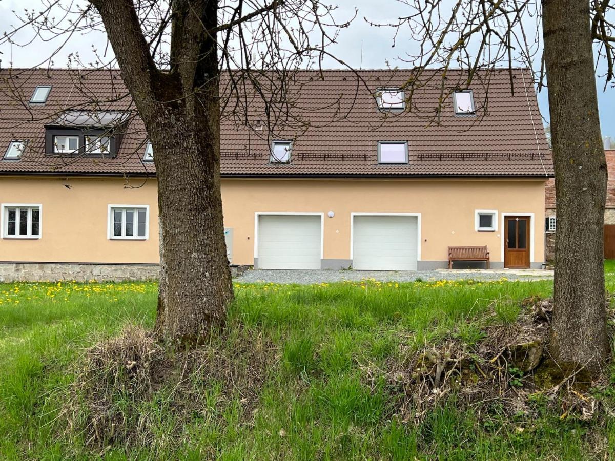 Fox Apartamento Hostka  Exterior foto